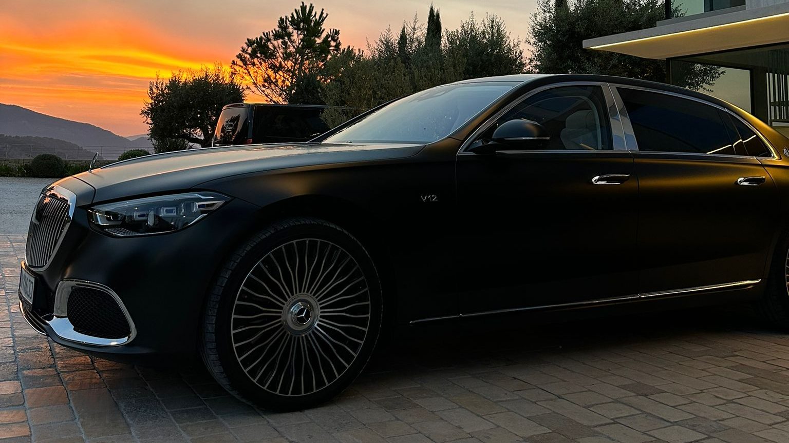 Сервис с водителем на Mercedes-Maybach 680 на Лазурном Берегу
